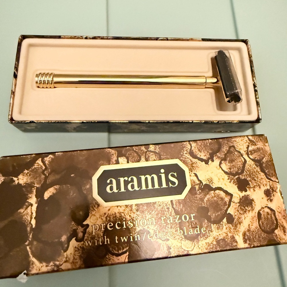 Vintage Aramis Gold Tone Shaving Razor - Picture 2 of 2